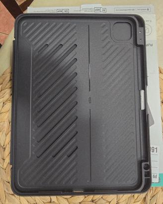 iPad Pro 11" (2024) Custodia magnetica Flip con su