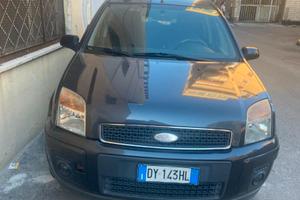 AUTO  FORD