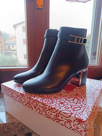 Stivaletti in pelle nuovi