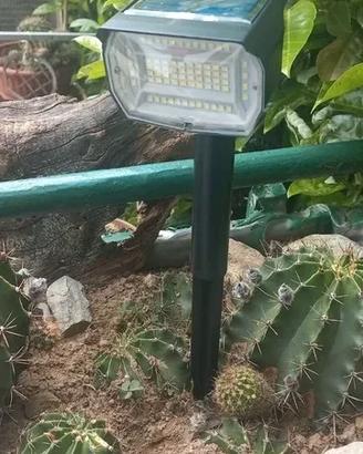 Faretto da giardino a luce solare. Nuovo