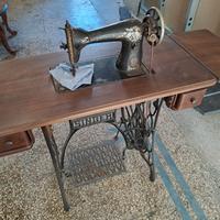 Antica Macchina da cucire Singer anni 20.         