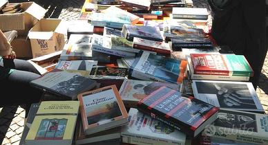Ritiro libri e svuoto librerie