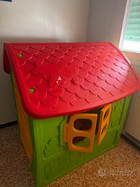 casetta da esterno per bambini e giochi vari
