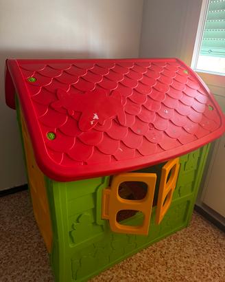 casetta da esterno per bambini e giochi vari