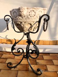 Vaso in pietra da giardino