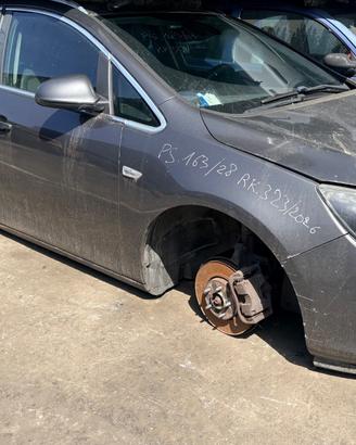 Opel astra Cdti solo per ricambi