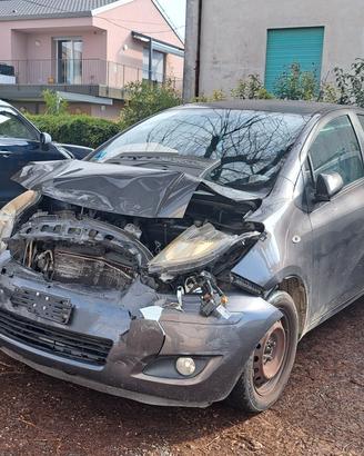 Toyota yaris 2011 incidentata 