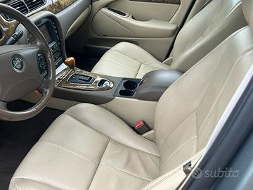 Interni jaguar s type 2004