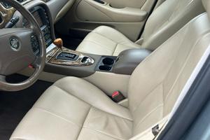 Interni jaguar s type 2004