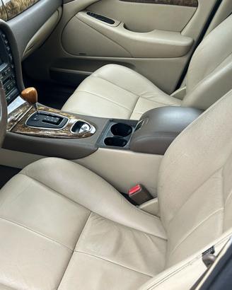 Interni jaguar s type 2004