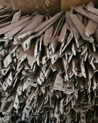 Staffe per  montaggio Pannelli per caseformi 