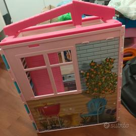 casa e armadio di barbie