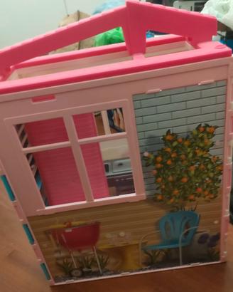 casa e armadio di barbie
