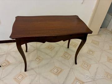 Scrittoio in legno con cassetti