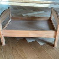 Letto per bambole di legno