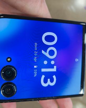 razr 50 ultra funzionante ma con schermo rovinati 