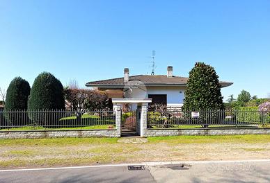 VILLA SINGOLA A INVERUNO