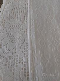 Copriletto/coperta bianca