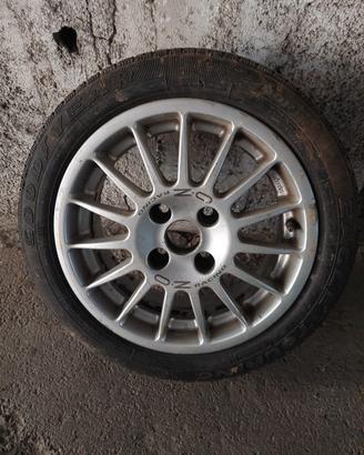 Ruota con cerchio in lega da 14 ''