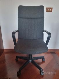 Poltrona da ufficio girevole con schienale alto