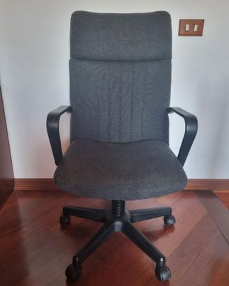 Poltrona da ufficio girevole con schienale alto