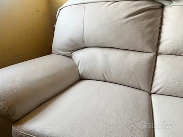 Divano ecopelle colore beige