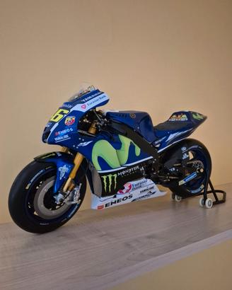 Moto Valentino rossi 1/4