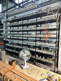 Scaffalatura leggera composta da 4 luci e 5 spalle