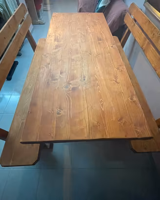 Tavolo Artigianale in Legno e rispettive 2 Panche