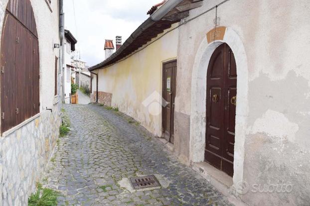 3 LOCALI A TAGLIACOZZO