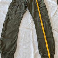 Pantaloni uomo tasche laterali verde militare 