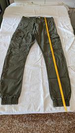 Pantaloni uomo tasche laterali verde militare 