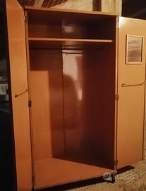 ARMADIO 2 ANTE CON SPECCHIO INTERNO E PORTA ABITI
