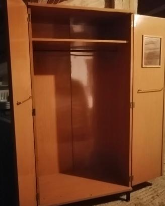 ARMADIO 2 ANTE CON SPECCHIO INTERNO E PORTA ABITI