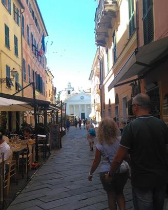 Tra le due baie gredevole alloggio con terrazzino