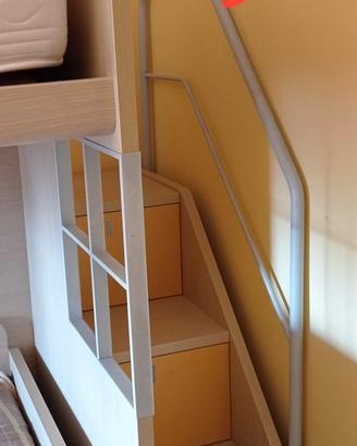Scala cameretta a ponte con corridoio