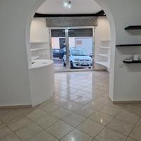 Locale Commerciale con Destinazione d'uso