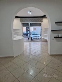 Locale Commerciale con Destinazione d'uso