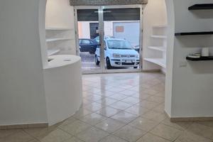 Locale Commerciale con Destinazione d'uso