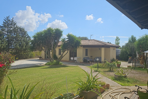Villa più due appartamenti