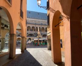 Centro storico, a 30 metri da Piazza della Frutta