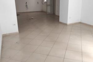 Locale in posizione semicentrale