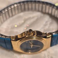 Orologio da polso vintage con cassa color oro e qu