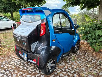microcar elettrica Kitty della Xev a 2 posti