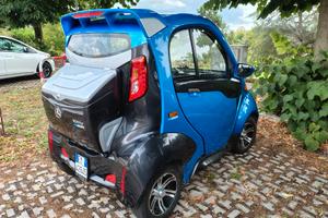 microcar elettrica Kitty della Xev a 2 posti