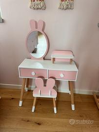 Tavolino da trucco per bambina con specchio