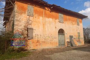 Rustico / Casale di 300 m² con più di 5 locali a S