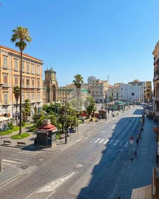 4 LOCALI A NAPOLI