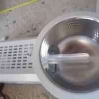 Verniciatore su componenti assemblaggio magazzino