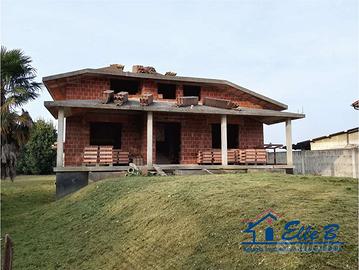 VILLA UNIFAMILIARE AL GREZZO CON GIARDINO + RUSTIC